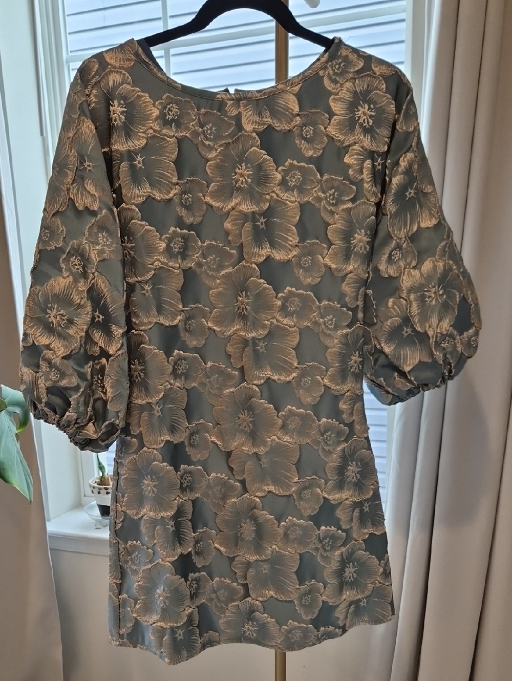 Womens Floral Puff-Sleeve Dress - Picture 3 of 9